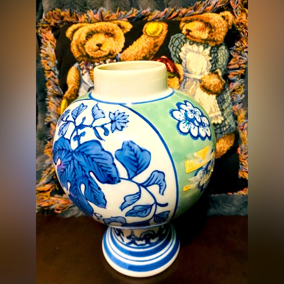 BLUE/WHITE PORCELAIN TRADITIONAL CHINESE BONE VASE! - Picture 2 of 6